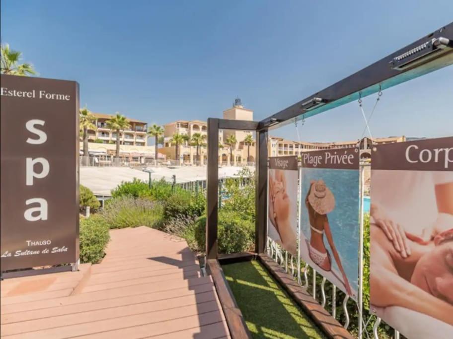 Village Cap Esterel, Piscine, Plage Сен-Рафаэль Экстерьер фото