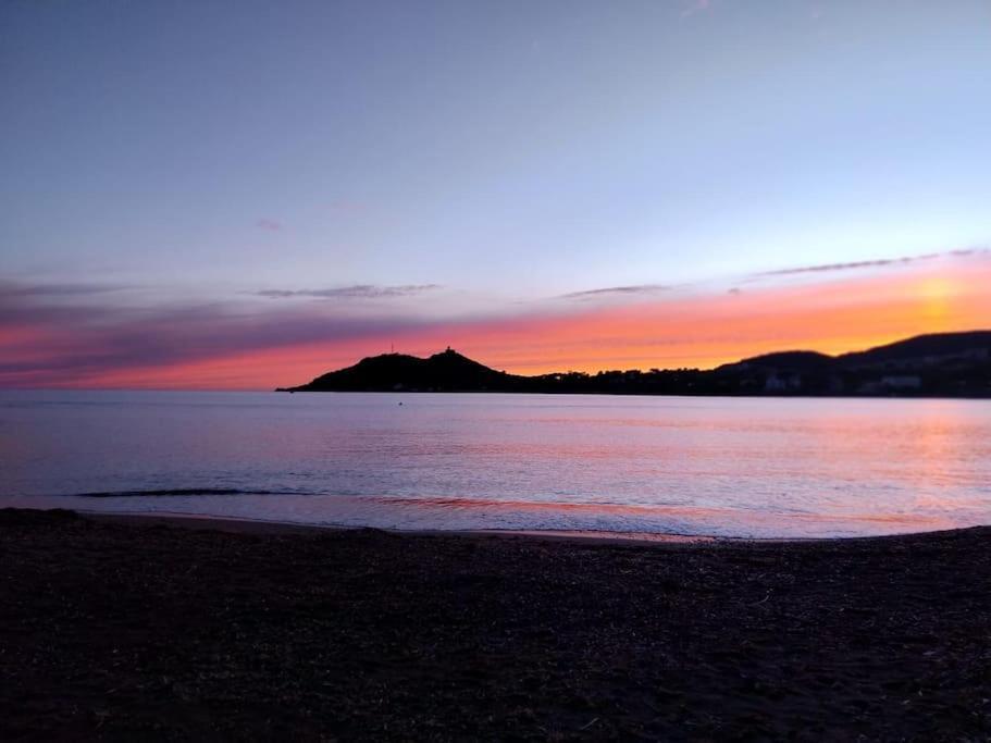 Village Cap Esterel, Piscine, Plage Сен-Рафаэль Экстерьер фото