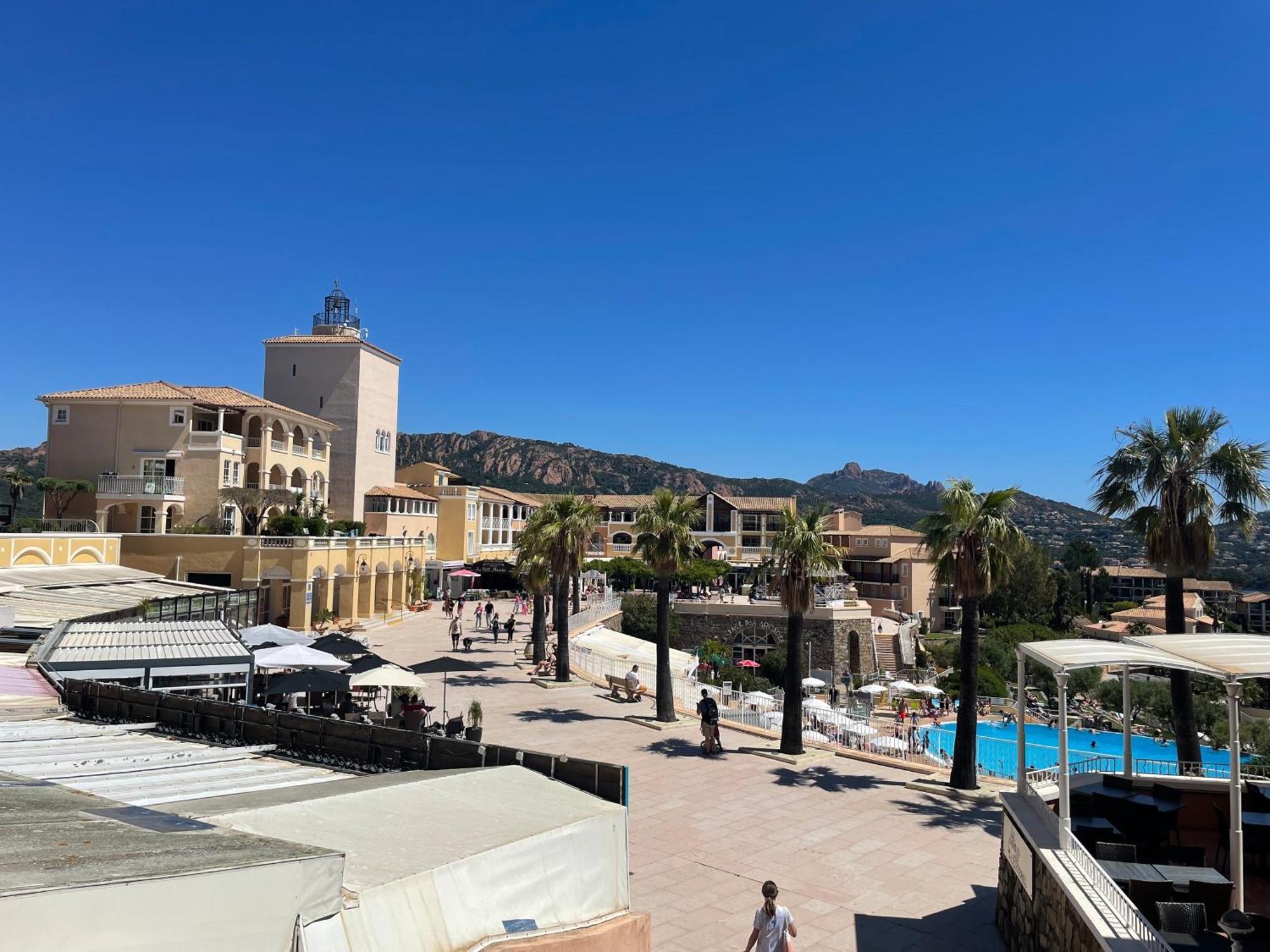 Village Cap Esterel, Piscine, Plage Сен-Рафаэль Экстерьер фото