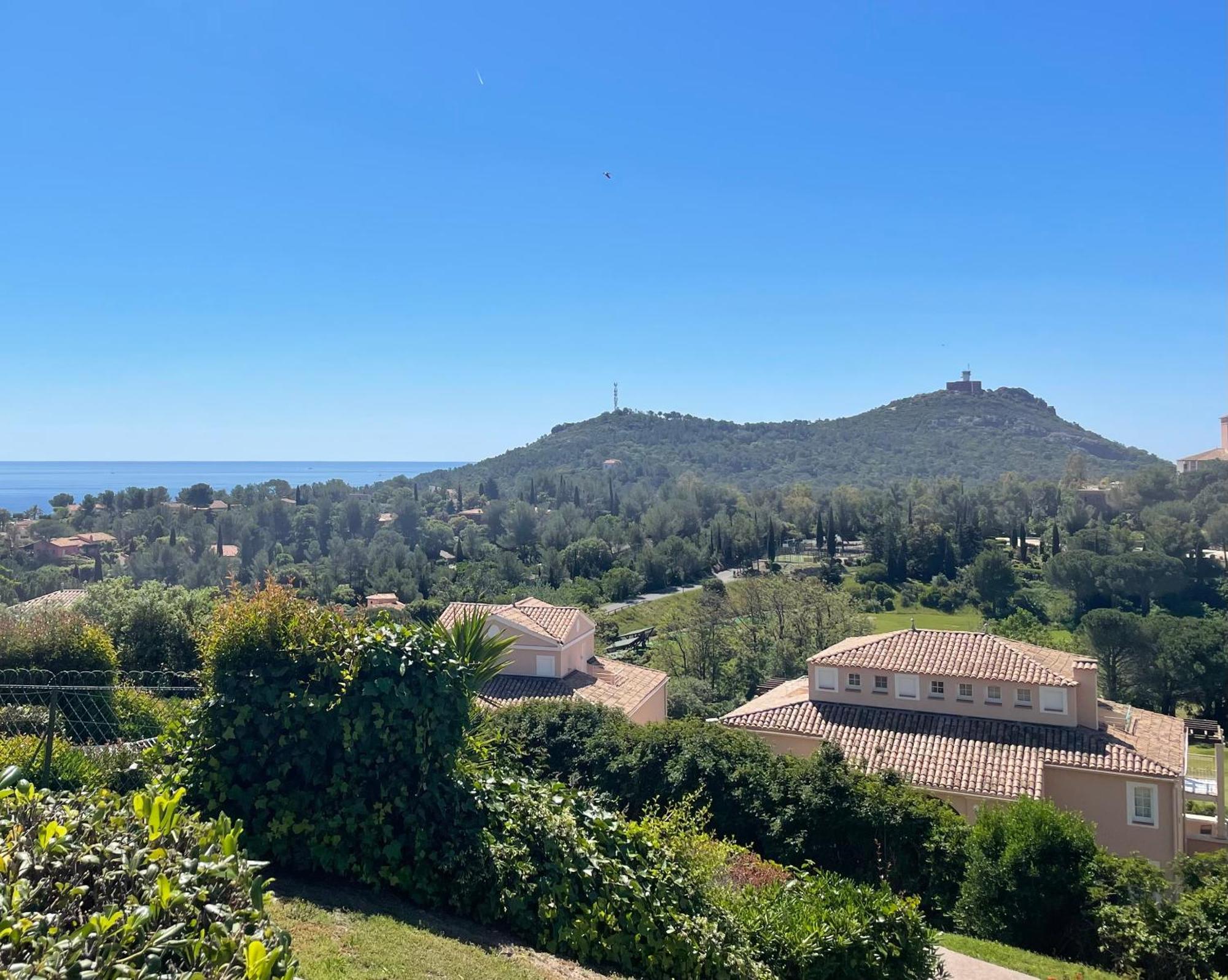 Village Cap Esterel, Piscine, Plage Сен-Рафаэль Экстерьер фото