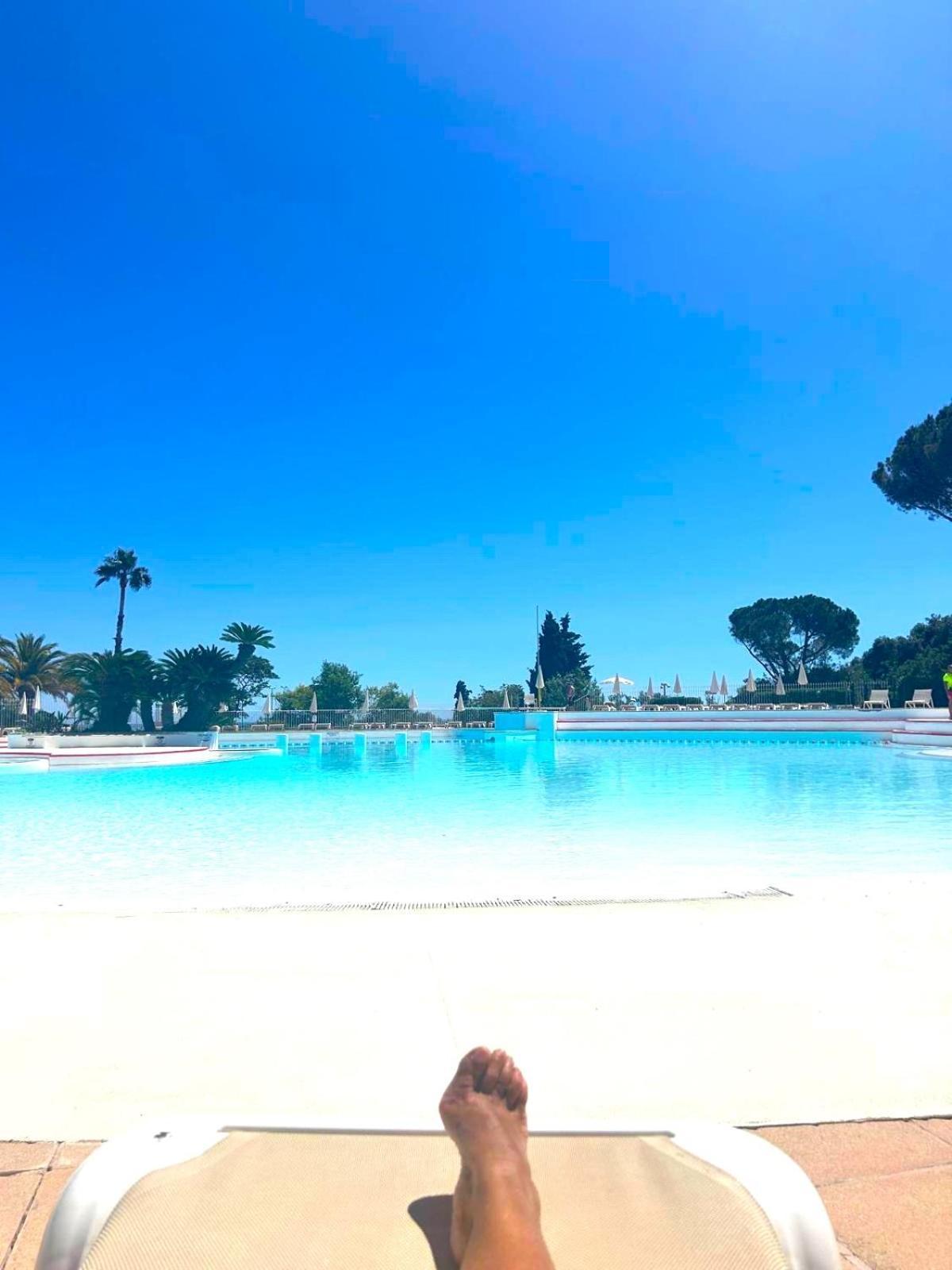 Village Cap Esterel, Piscine, Plage Сен-Рафаэль Экстерьер фото