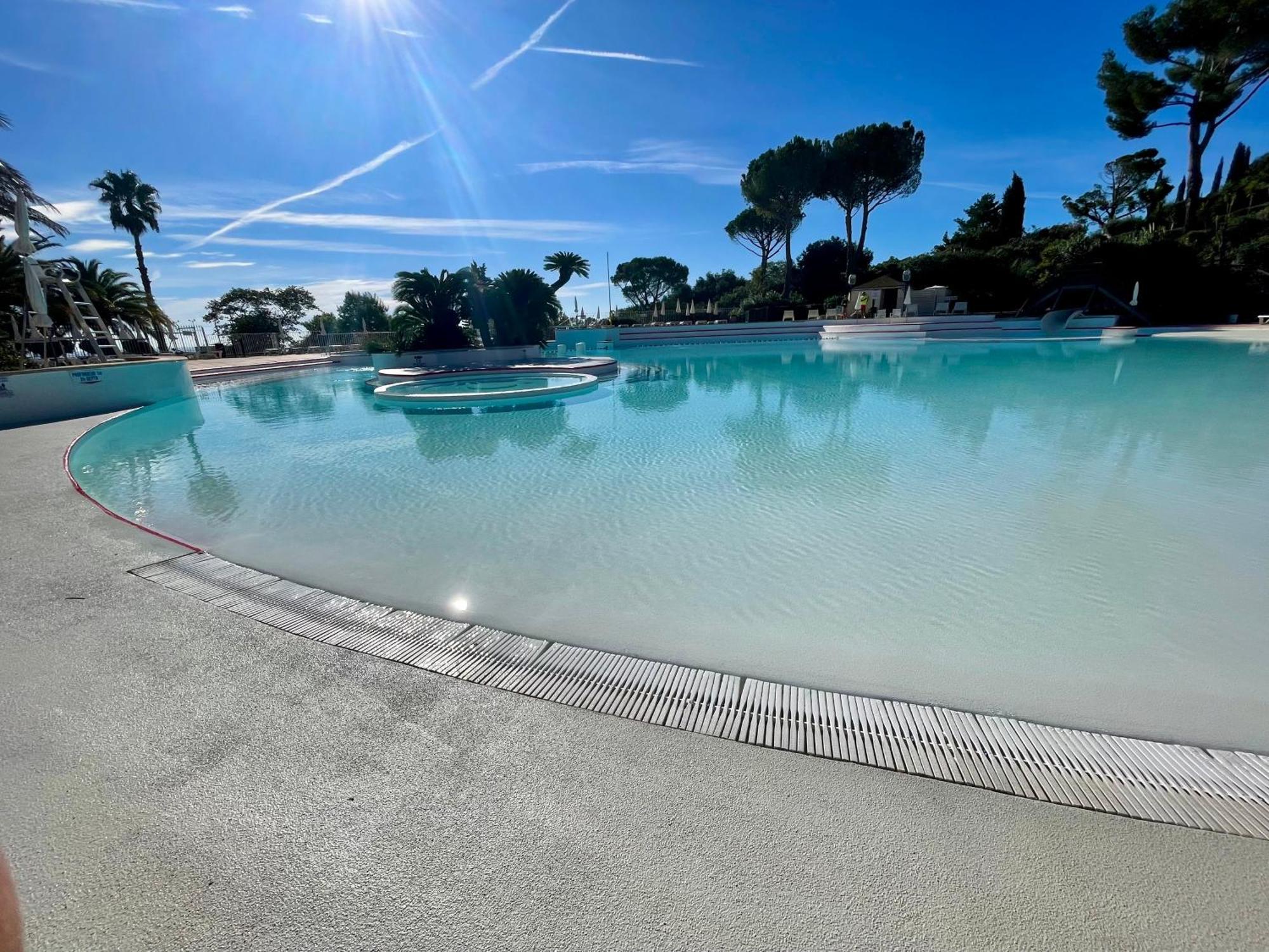 Village Cap Esterel, Piscine, Plage Сен-Рафаэль Экстерьер фото