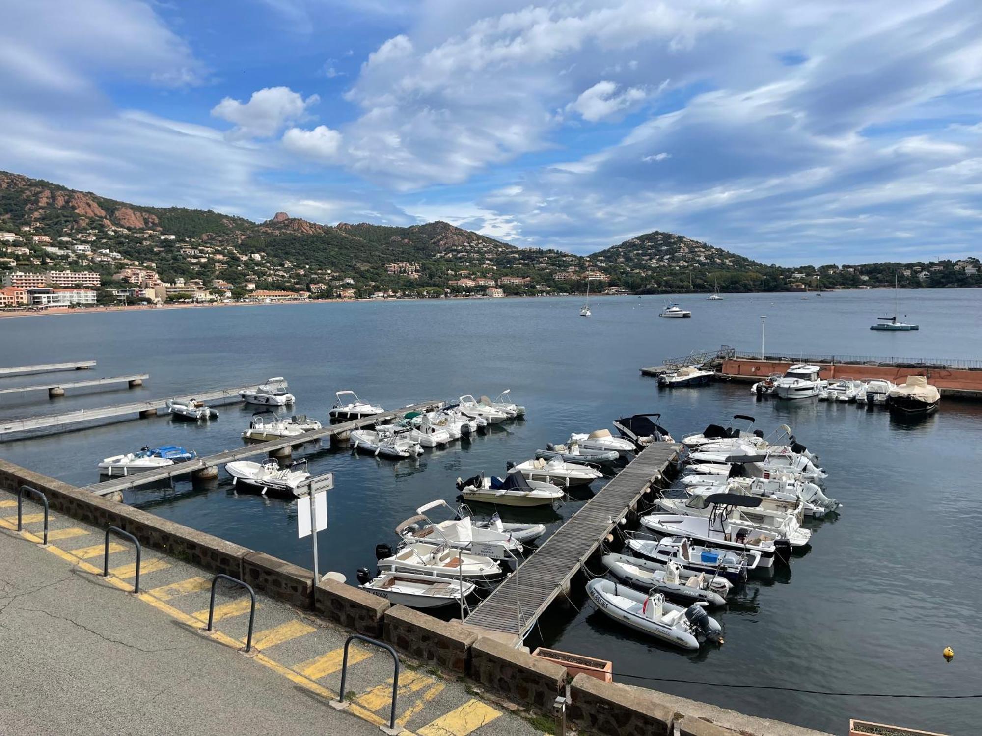 Village Cap Esterel, Piscine, Plage Сен-Рафаэль Экстерьер фото