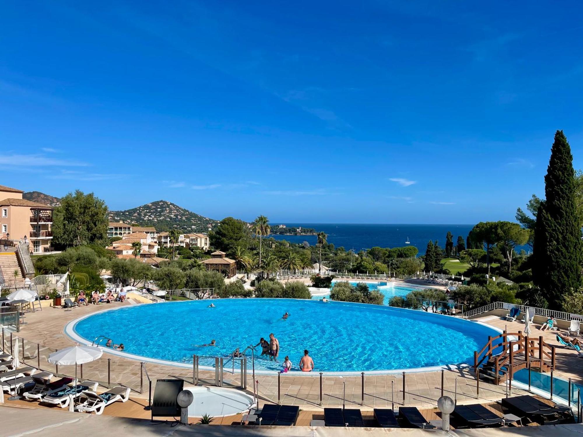 Village Cap Esterel, Piscine, Plage Сен-Рафаэль Экстерьер фото