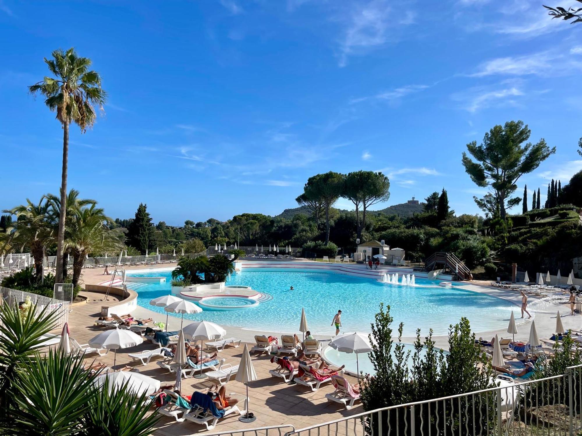 Village Cap Esterel, Piscine, Plage Сен-Рафаэль Экстерьер фото